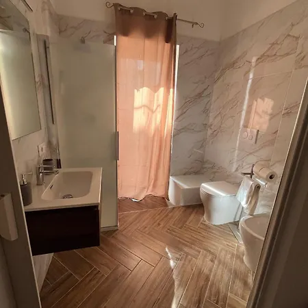 Le Del Lungomare בית הארחה